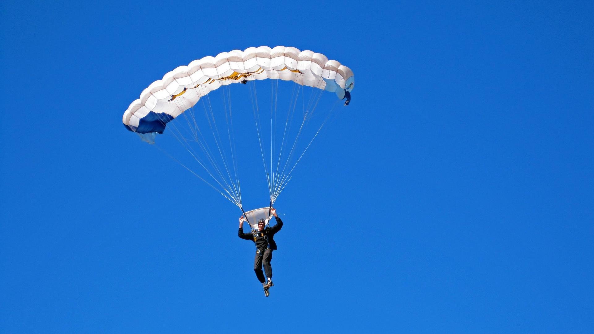 是否应开设联盟与球员合作研讨营